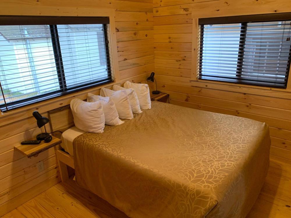 Waterfront Inn Mackinaw City Buitenkant foto