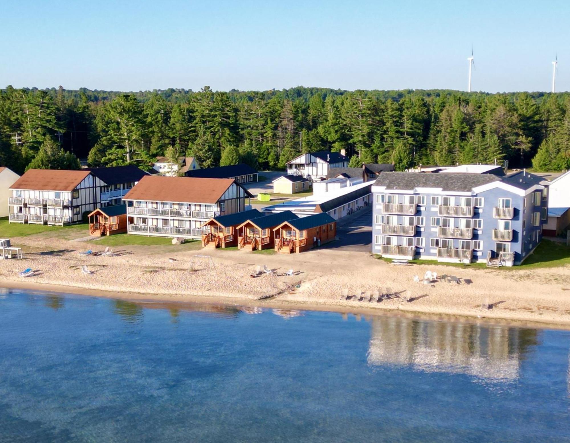 Waterfront Inn Mackinaw City Buitenkant foto