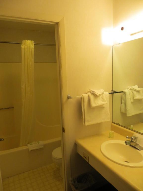 Waterfront Inn Mackinaw City Kamer foto