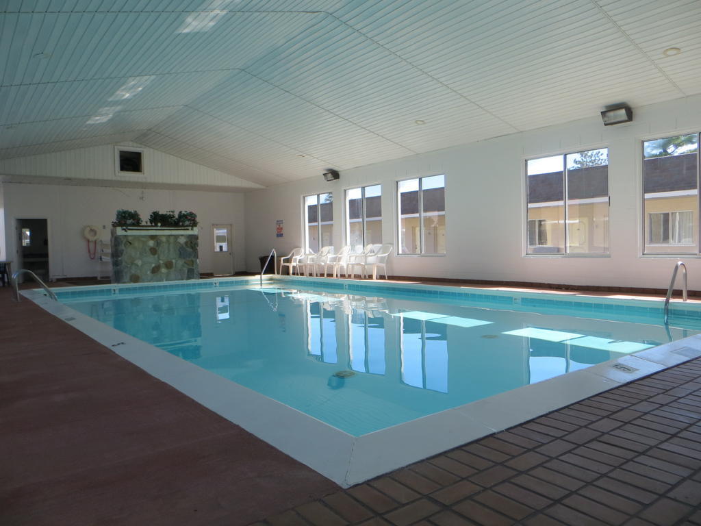 Waterfront Inn Mackinaw City Buitenkant foto
