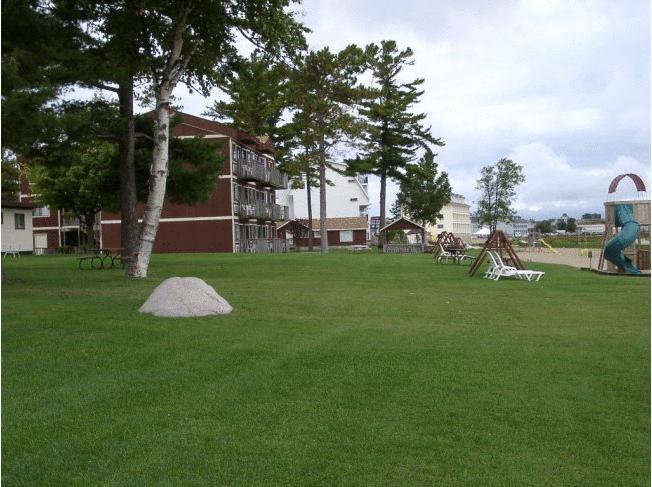 Waterfront Inn Mackinaw City Buitenkant foto